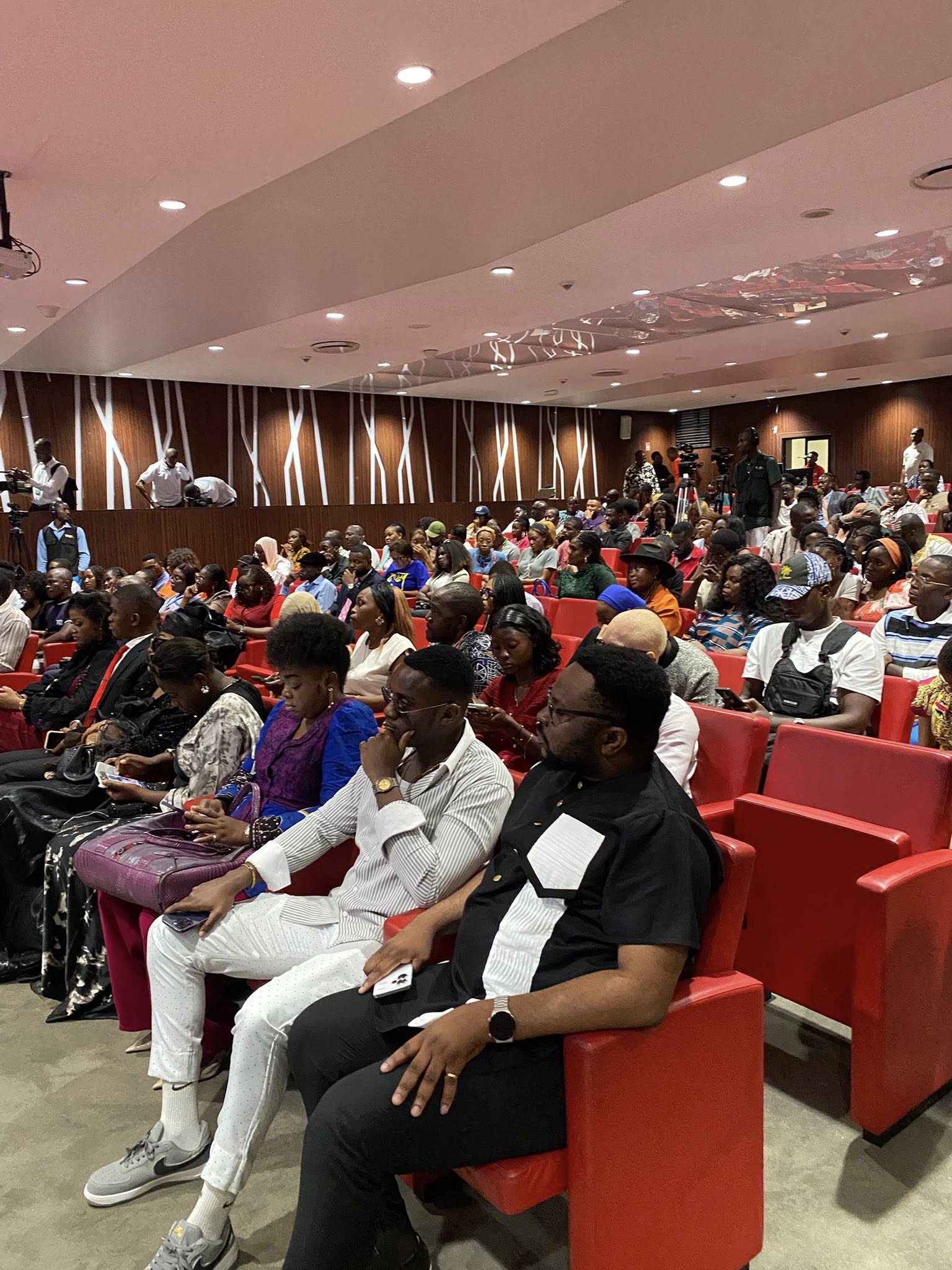 657259879_884034131264404_5546645053311304694_n.jpg (393 KB)